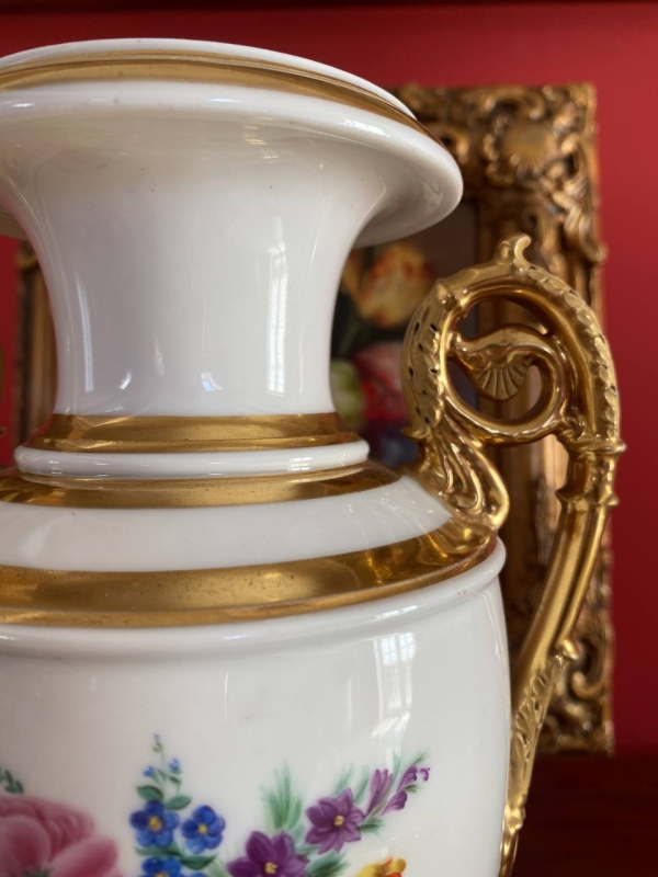 Antique French Old Paris Porcelain Vase with Hand-Painted Floral Bouquets and Gilt Bands on Square Plinth, 19th Century