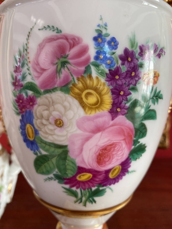 Antique French Old Paris Porcelain Vase with Hand-Painted Floral Bouquets and Gilt Bands on Square Plinth, 19th Century
