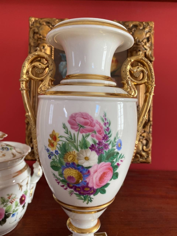 Antique French Old Paris Porcelain Vase with Hand-Painted Floral Bouquets and Gilt Bands on Square Plinth, 19th Century